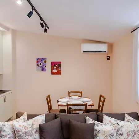 Lola's House * Τίρανα